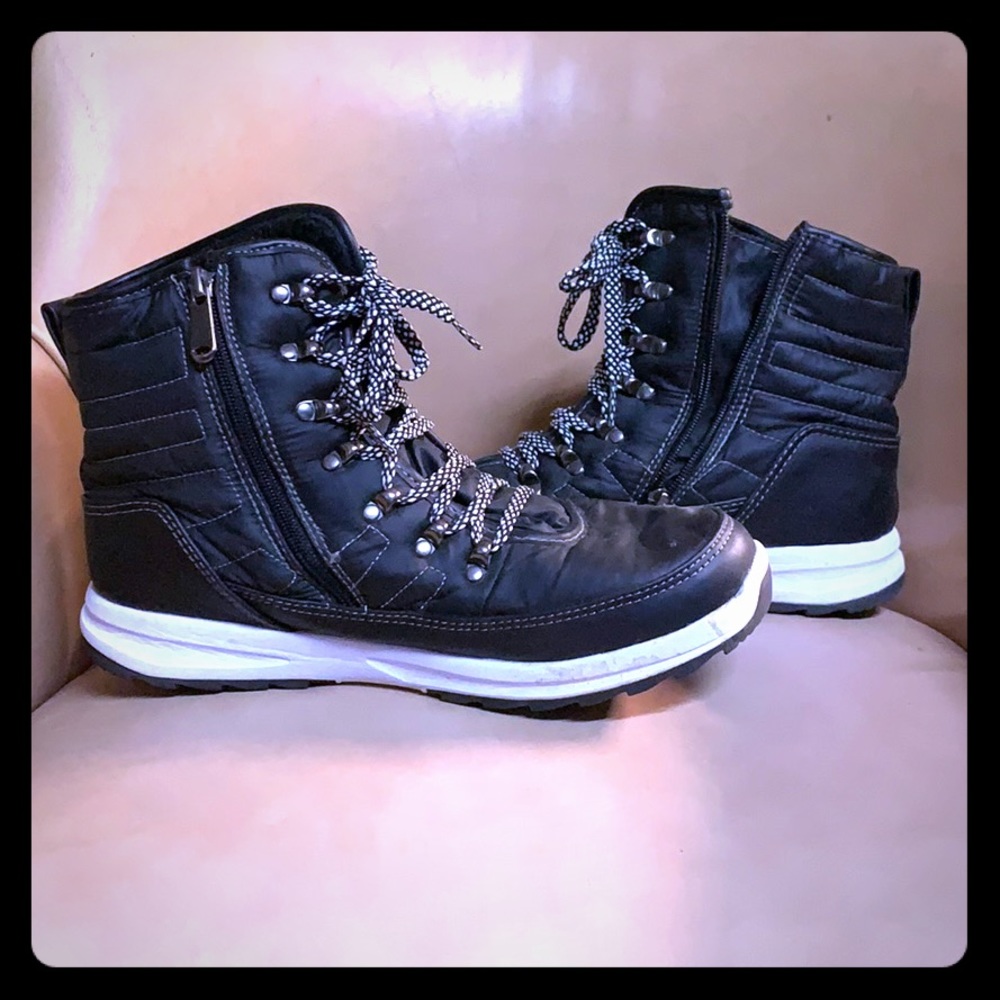 Weatherproof high top shoes